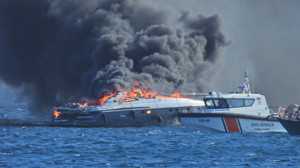 Balıkesir'in Erdek ilçesinde lüks yatta yangın çıktı