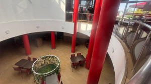 Alt Kat Boş, Üst Kat Dolu: Burger King’de Tuhaf Manzara