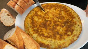 Tavada Bayat Ekmek Böreği: Kimse Ekmek Olduğuna İnanmayacak!
