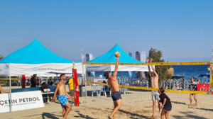 Altınoluk'ta Plaj Voleybolu
