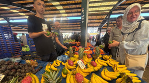 Balıkesir pazarında tropik rüzgâr: Angelica ve ejder meyvesi tezgâhlarda