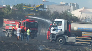 Sahil Keyfi Bir Anda Kabusa Döndü: Burhaniye’de Ot Yangını Paniği