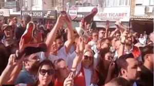 Aydın'da eylem! Aydınlılar AK Parti'ye Geçen Özlem Çerçioğlu'nu protesto etti