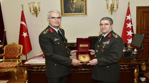 Kara Kuvvetleri Komutanı Orgeneral Bayraktaroğlu devir teslim törenlerine katıldı