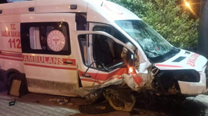 Edremit’te Ambulans Kazası: Bir Sağlık Çalışanı Yoğun Bakımda