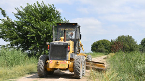 Tarla ve zeytinlik yollarına Büyükşehir dokunuşu