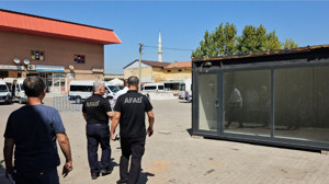 Sındırgı'da depremzede esnaflar için konteyner çarşı kuruluyor