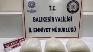 Edremit’te Durdurulan Araçta 3 Kilo Uyuşturucu Bulundu