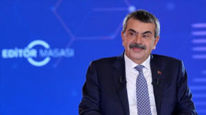 İstanbul'da pazartesi günleri okullarda dersler saat kaçta başlayacak ve bitecek?