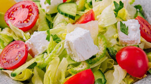 Balıkesir'de Eylül Salatası: Mevsimin Tazeliği Tek Kasede!