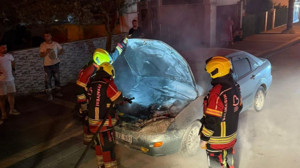 Park Halindeki Araç Birden Yandı