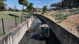 Karesi'de Çay Deresi Temizliği Devam Ediyor