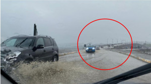 Ayvalık’ta Sağanak Yağış Hayatı Felç Etti!