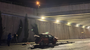 Ankara'da köprüden düşen otomobilin sürücüsü ağır yaralandı