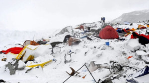Everest’teki kar fırtınası nedeniyle bin kişi dağda mahsur kaldı