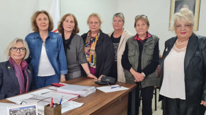 Edremit Yardımsevenler Derneği'nden 70 Öğrenciye Burs Desteği