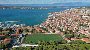 Bu Tribün Balıkesir'de: Ağaç ve Deniz Manzaralı Maç!