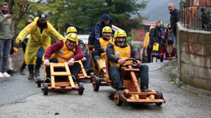 Rize'de tahta arabalar yağmura rağmen "Laz Ralli"de yarıştı