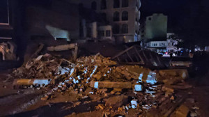 AFAD, saat 22.48'de merkez üssü Balıkesir'in Sındırgı ilçesi olan 6,1 büyüklüğünde deprem meydana geldiğini bildirdi