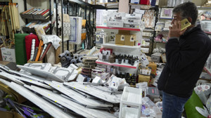 Balıkesir Sındırgı'daki esnaf depremde yıkılan ya da hasar gören iş yerlerinin üzüntüsünü yaşıyor