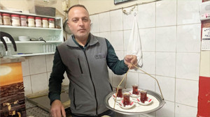 Çaycı Mustafa Yıldız "Bir Zamanlar Üç Çay İçen Şimdi Bir Tane İçiyor"
