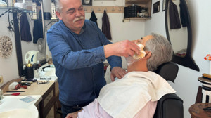 Balıkesir'de Berber Eriş Berber Koltuğu Sohbet Kalbidir