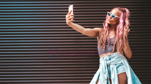 Ünlüler Dijital Kıyafet Akımına Katıldı