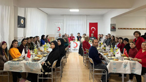 Başkan Ersoy Kızılay İftarında Gençlerle Buluştu