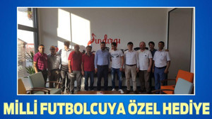 MİLLİ FUTBOLCUYA ÖZEL HEDİYE