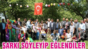ŞARKI SÖYLEYİP EĞLENDİLER