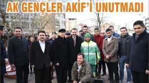 AK GENÇLER AKİF’İ UNUTMADI