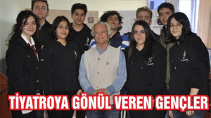 TİYATROYA GÖNÜL VEREN GENÇLER