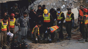 Pakistan'da camiye saldırı: 32 ölü, 150 yaralı