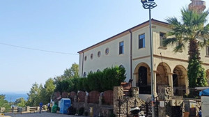 Altınoluk’ta Kundakçı Dede Camii Tatilcilerin Gözde Yeri