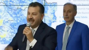 Büyükşehir Belediye Başkanı: "Hizmet Siyasete Kurban Gidiyor!"