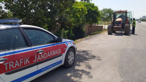Balıkesir Jandarması,Tarım Araçları ve Sürücülerini Denetledi