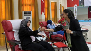Dursunbeyli Kadınlar Kızılay'a Destek Verdi