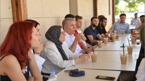 Canbey'den Gençlerle Balbucks’ta muhabbet