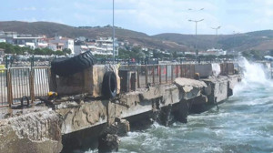 Avşa Adası'nı Fırtına Vurdu ! Yolcular Mahsur Kaldı