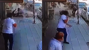 Kaldırımda Yürüyen Baba Kız Dehşeti Yaşadı ! Üstlerine Beton Düştü