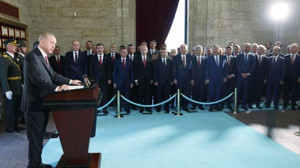 Devlet Erkanı 30 Ağustos Nedeniyle Anıtkabir’i Ziyaret Etti