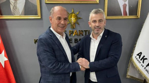 Karesi AK Parti’de Hakan Aka Bayrağı Devraldı