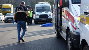 Korkunç Olay !15 Yaşındaki Kız Ambulanstan Atladı