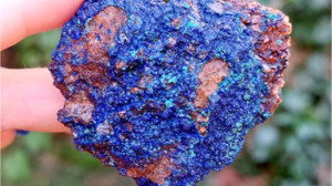 Mavinin Gizemli Tılsımı