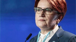 Meral Akşener Bir Doktorun Reklam Yüzü Oldu