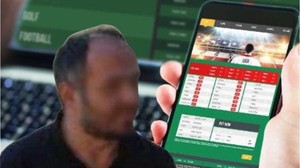 Okul Müdürü Bilgisayarları Satıp Bahis Oynadı