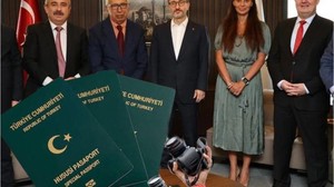 Gazeteciler Cumhurbaşkanından Yeşil Pasaport Talep Etti