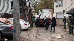 Balıkesir’de Fırtına Ve Hortum Etkili Oldu: Evler Çöktü