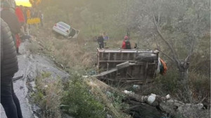 Feci Kaza! Otomobil ve Traktör Çarpıştı