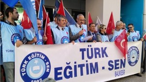 Türk Eğitim Sen: 'Öğretmenler Beyaz Önlük Değil Bir Maaş İkramiye İstiyor'